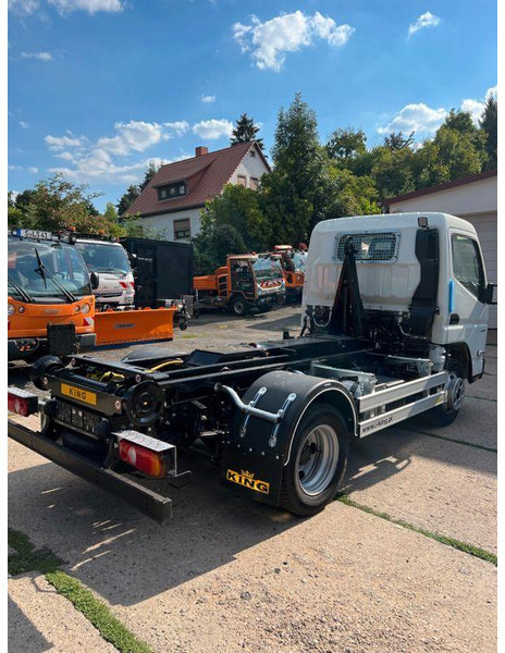 Mitsubishi Fuso Canter 6S15 - Camion ampliroll: photos 3 Mitsubishi Fuso Canter 6S15 - Camion ampliroll: photos 3