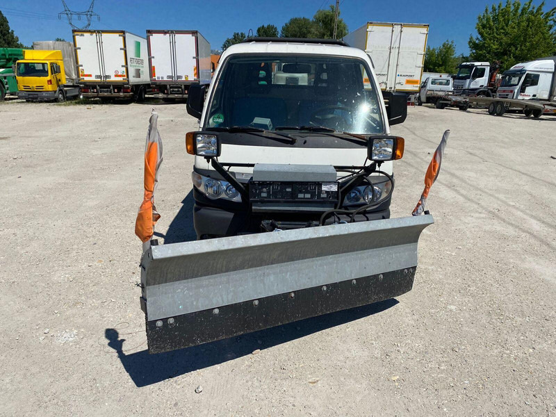 Piaggio Porter 1,2 d Pfau S90 - 4x4 - Tipper - snowplow - Utilitaire benne: photos 5 Piaggio Porter 1,2 d Pfau S90 - 4x4 - Tipper - snowplow - Utilitaire benne: photos 5
