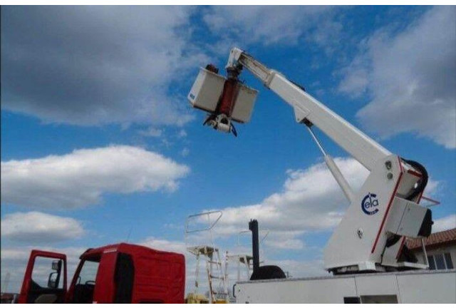 Renault KERAX 410.19 4x4 Emelőkosaras Cela 17m - Camion avec nacelle: photos 4 Renault KERAX 410.19 4x4 Emelőkosaras Cela 17m - Camion avec nacelle: photos 4