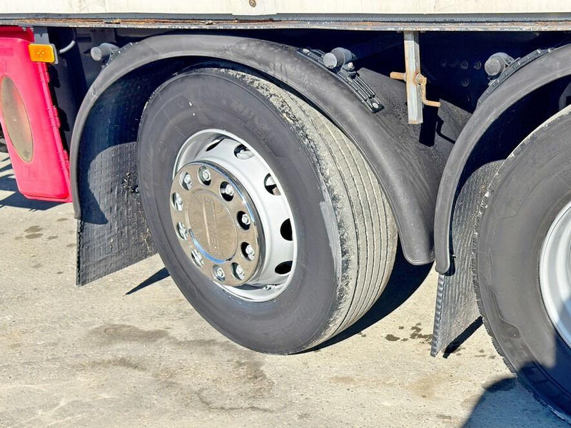 Camion fourgon Renault T380: photos 11 Camion fourgon Renault T380: photos 11