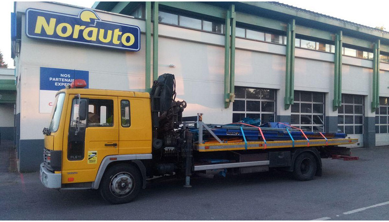 Volvo FL611 Car transporter + crane Hiab 071 - Camion porte-voitures: photos 1 Volvo FL611 Car transporter + crane Hiab 071 - Camion porte-voitures: photos 1