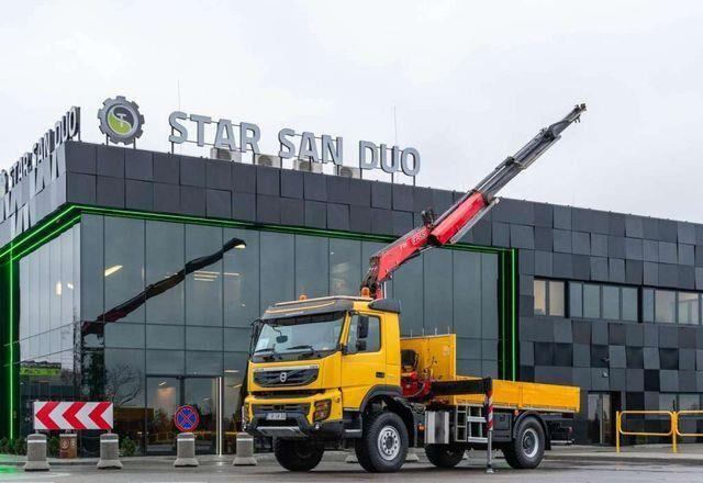 Volvo FMX330 4x4 FASSI F135A2.23 Crane Kran - Camion plateau, Camion grue: photos 1 Volvo FMX330 4x4 FASSI F135A2.23 Crane Kran - Camion plateau, Camion grue: photos 1