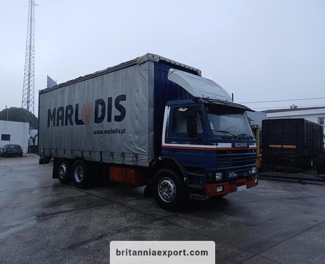 Camion à rideaux coulissants SCANIA P 93M 250 | 6X2 8 tyres | Manual injector pump |: photos 1