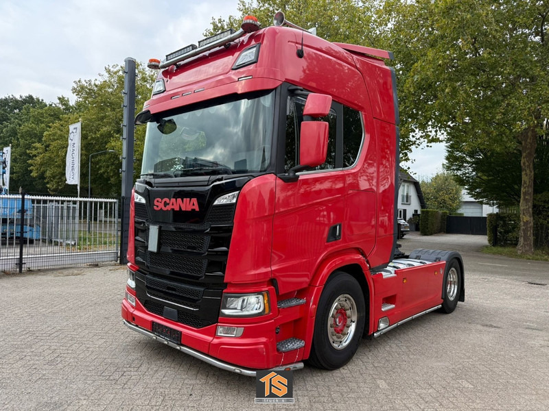 Scania R650 V8 - SHOW TRUCK - EURO 6 D - FULL AIR - RETARDER - GERMAN TRUCK - HYDRAULIC - TOP TOP TOP!! - Tracteur routier: photos 1 Scania R650 V8 - SHOW TRUCK - EURO 6 D - FULL AIR - RETARDER - GERMAN TRUCK - HYDRAULIC - TOP TOP TOP!! - Tracteur routier: photos 1