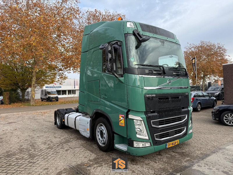 Volvo FH 460 - 2 TANKS - NL TOP TRUCK - HEBESATTEL - LIFTING FIFTH WHEEL - TUV 7/26 - Tracteur routier: photos 3 Volvo FH 460 - 2 TANKS - NL TOP TRUCK - HEBESATTEL - LIFTING FIFTH WHEEL - TUV 7/26 - Tracteur routier: photos 3
