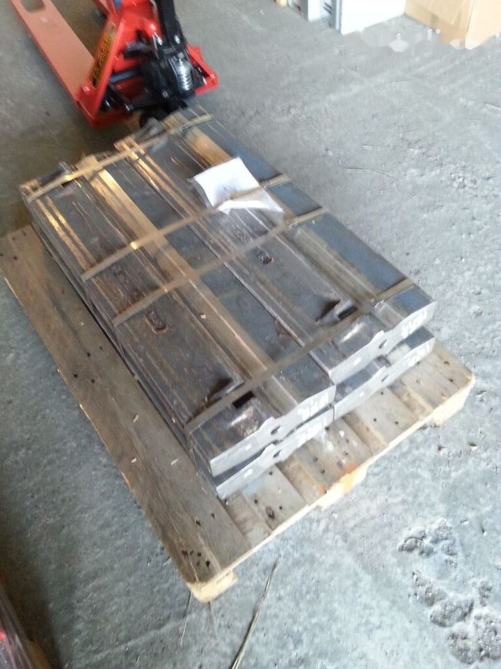 HARTL , NORDBERG for METSO udarne grede crusher - Chenille pour Concasseur: photos 4 HARTL , NORDBERG for METSO udarne grede crusher - Chenille pour Concasseur: photos 4