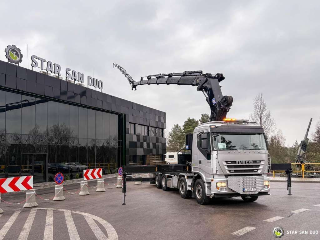 Iveco STRALIS AS320S50Y 8x2 HMF 8520-0K6 FLY JIB Winc - Camion grue: photos 1 Iveco STRALIS AS320S50Y 8x2 HMF 8520-0K6 FLY JIB Winc - Camion grue: photos 1
