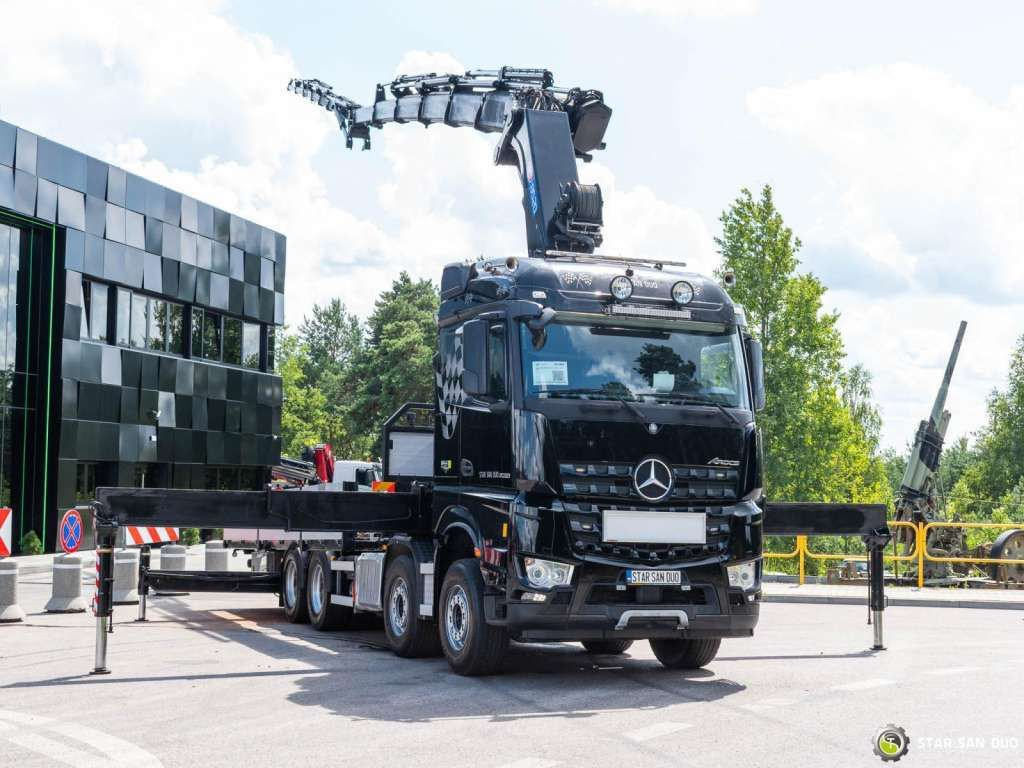 Mercedes-Benz AROCS 3251 8x4 HMF 8520 Fly Jib Winch - Camion grue: photos 2 Mercedes-Benz AROCS 3251 8x4 HMF 8520 Fly Jib Winch - Camion grue: photos 2