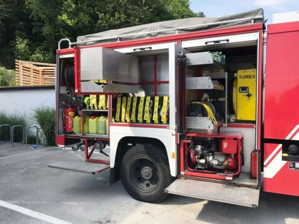 Steyr 13S23 4x4 Feuerwehr 2000 liter Fire - Camion de pompier: photos 3 Steyr 13S23 4x4 Feuerwehr 2000 liter Fire - Camion de pompier: photos 3