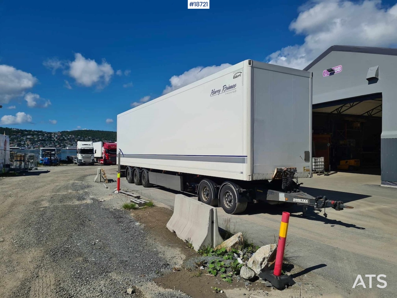 Ekeri 3-axle cabinet semitrailer w/ full side opening. - Remorque fourgon: photos 1 Ekeri 3-axle cabinet semitrailer w/ full side opening. - Remorque fourgon: photos 1