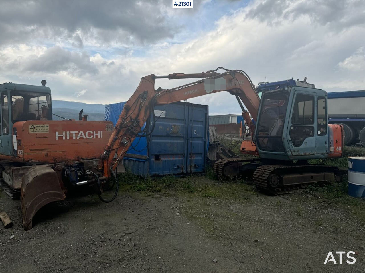 Hitachi EX60 - Pelle sur chenille: photos 1 Hitachi EX60 - Pelle sur chenille: photos 1