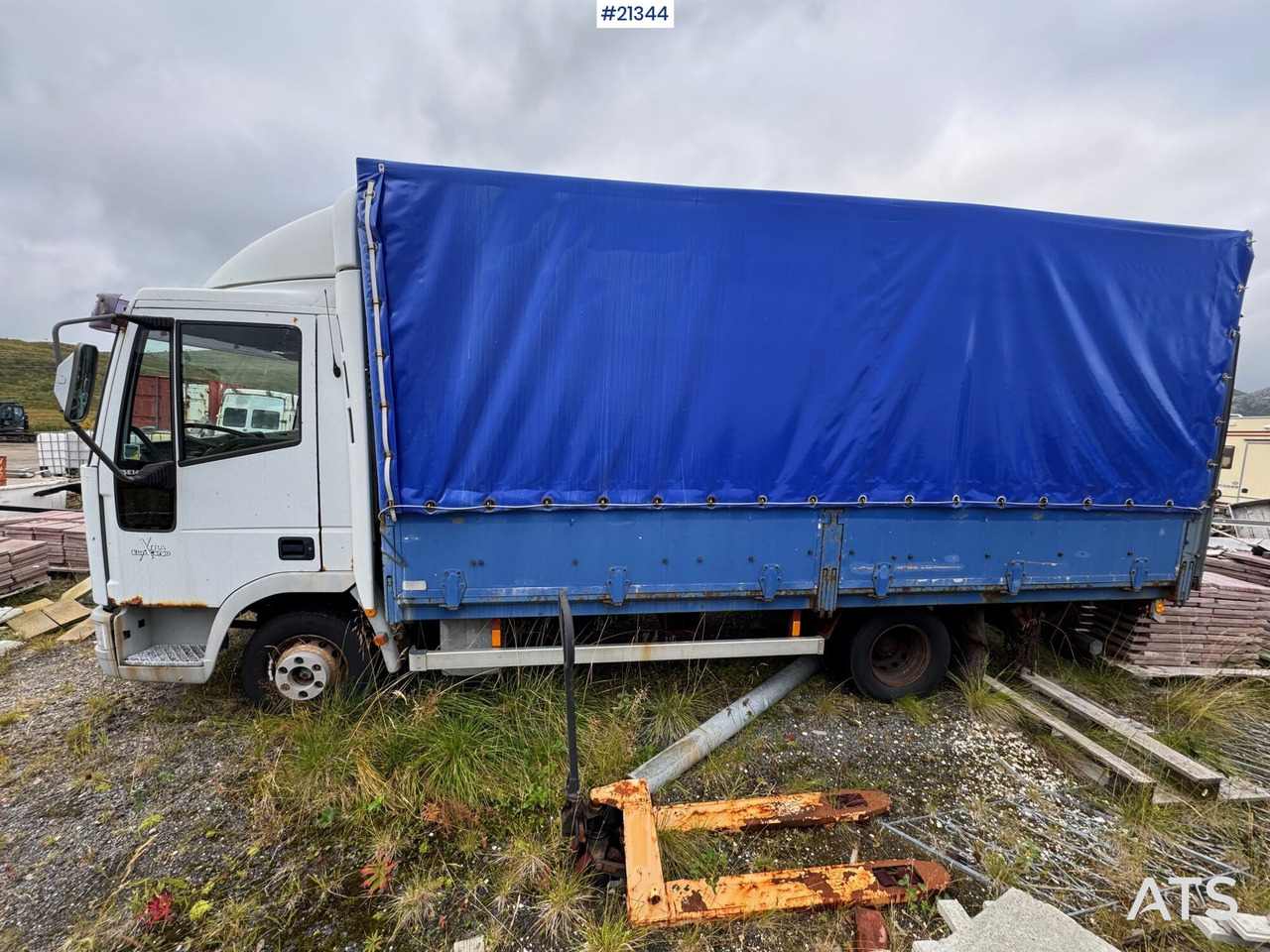 Iveco Eurocargo - Camion à rideaux coulissants: photos 2 Iveco Eurocargo - Camion à rideaux coulissants: photos 2