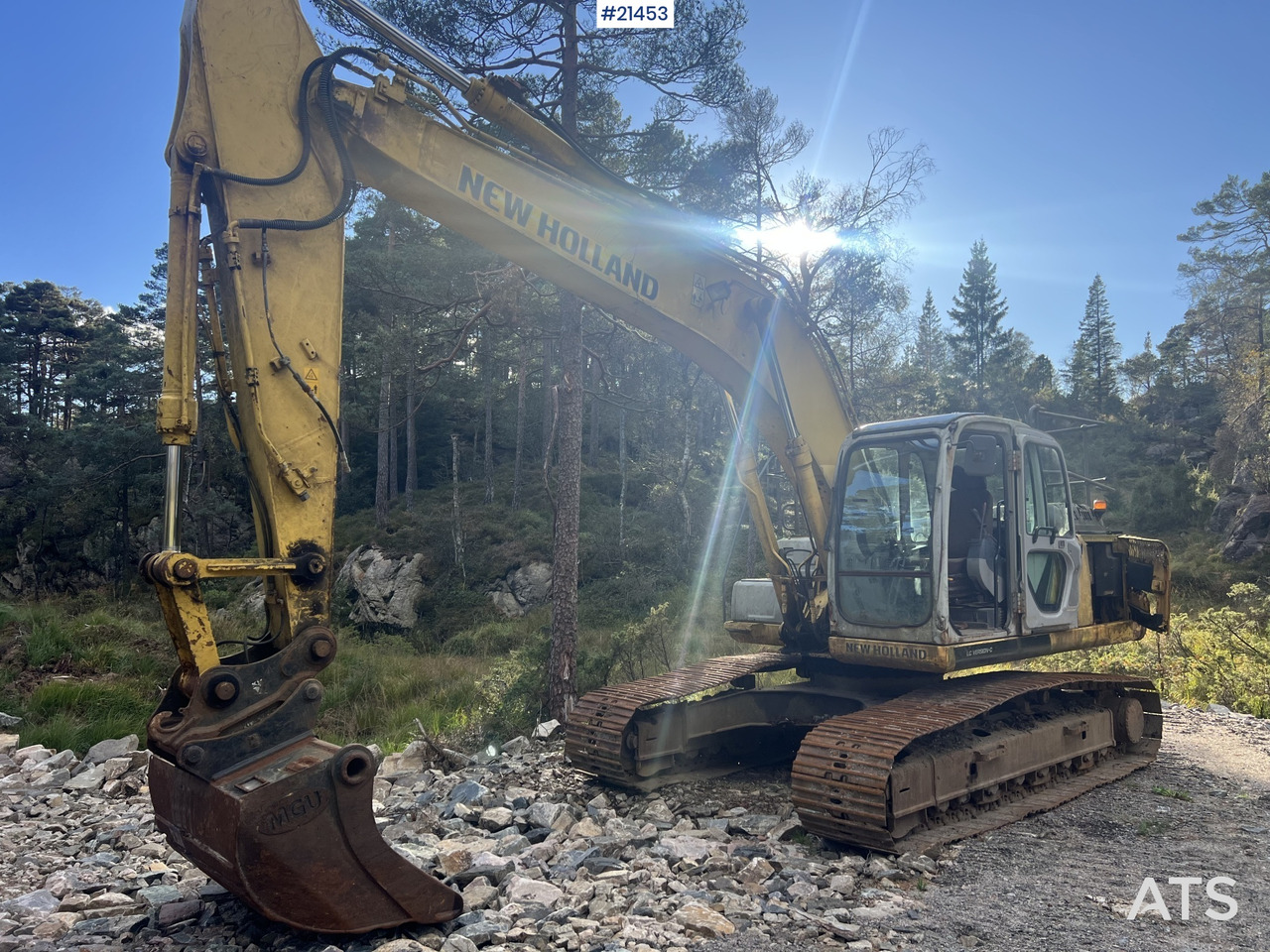 New Holland E215 - Pelle sur chenille: photos 2 New Holland E215 - Pelle sur chenille: photos 2