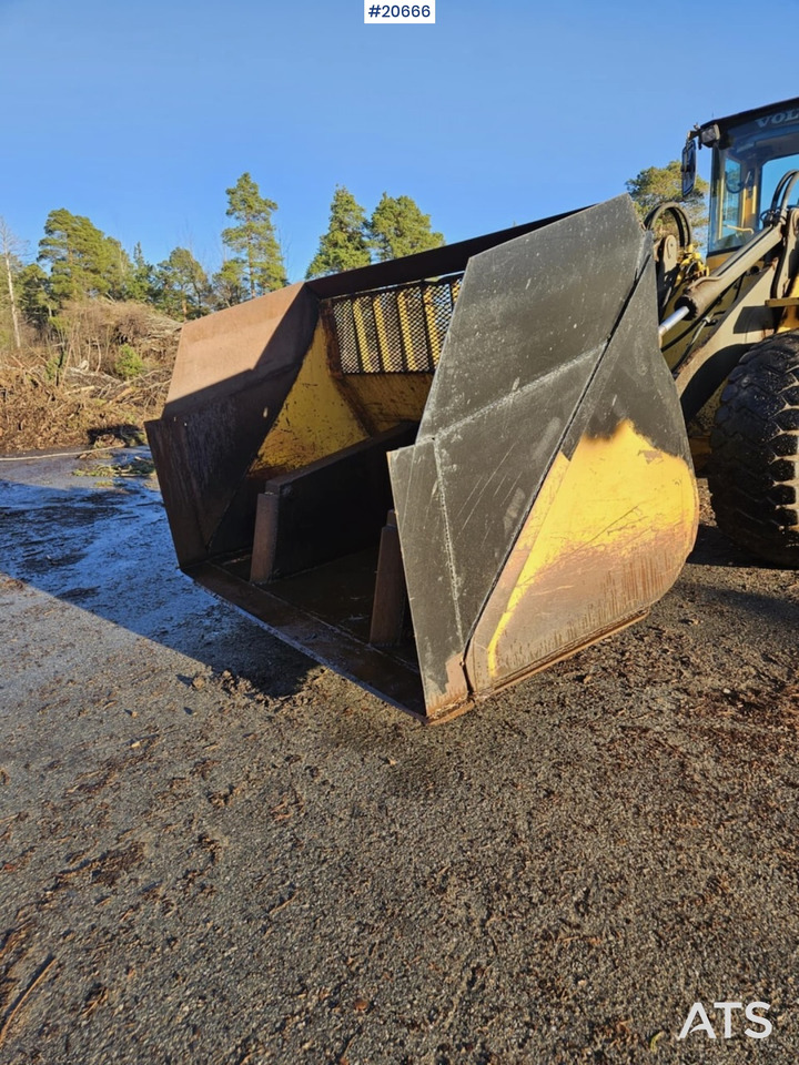 Skuffe Høytipp skuffe til Hjullaster. 5,8m3. - Godet pour chargeur pour Engins de chantier: photos 1 Skuffe Høytipp skuffe til Hjullaster. 5,8m3. - Godet pour chargeur pour Engins de chantier: photos 1