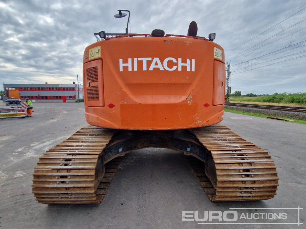 2015 Hitachi ZX225USLC-5B - Pelle sur chenille: photos 4 2015 Hitachi ZX225USLC-5B - Pelle sur chenille: photos 4