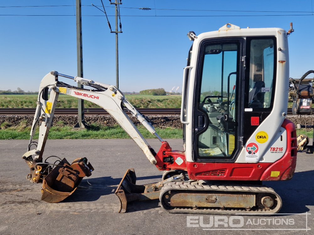 2015 Takeuchi TB216 - Mini pelle: photos 2 2015 Takeuchi TB216 - Mini pelle: photos 2