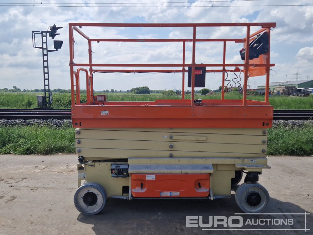 2016 JLG 3246 ES - Nacelle: photos 2 2016 JLG 3246 ES - Nacelle: photos 2