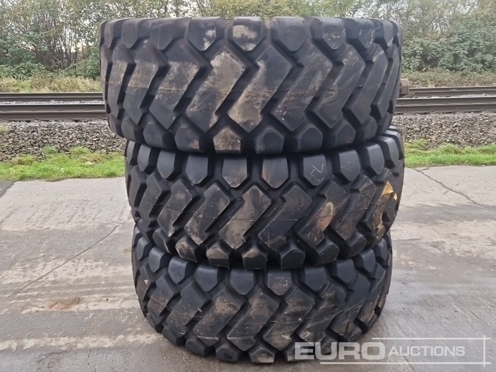 23.5-25 Truck Tyres (3 of) - Pneu: photos 1 23.5-25 Truck Tyres (3 of) - Pneu: photos 1