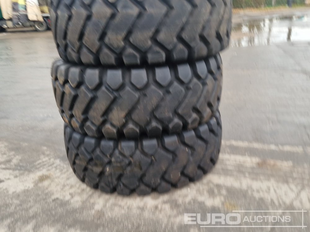 23.5-25 Truck Tyres (3 of) - Pneu: photos 2 23.5-25 Truck Tyres (3 of) - Pneu: photos 2