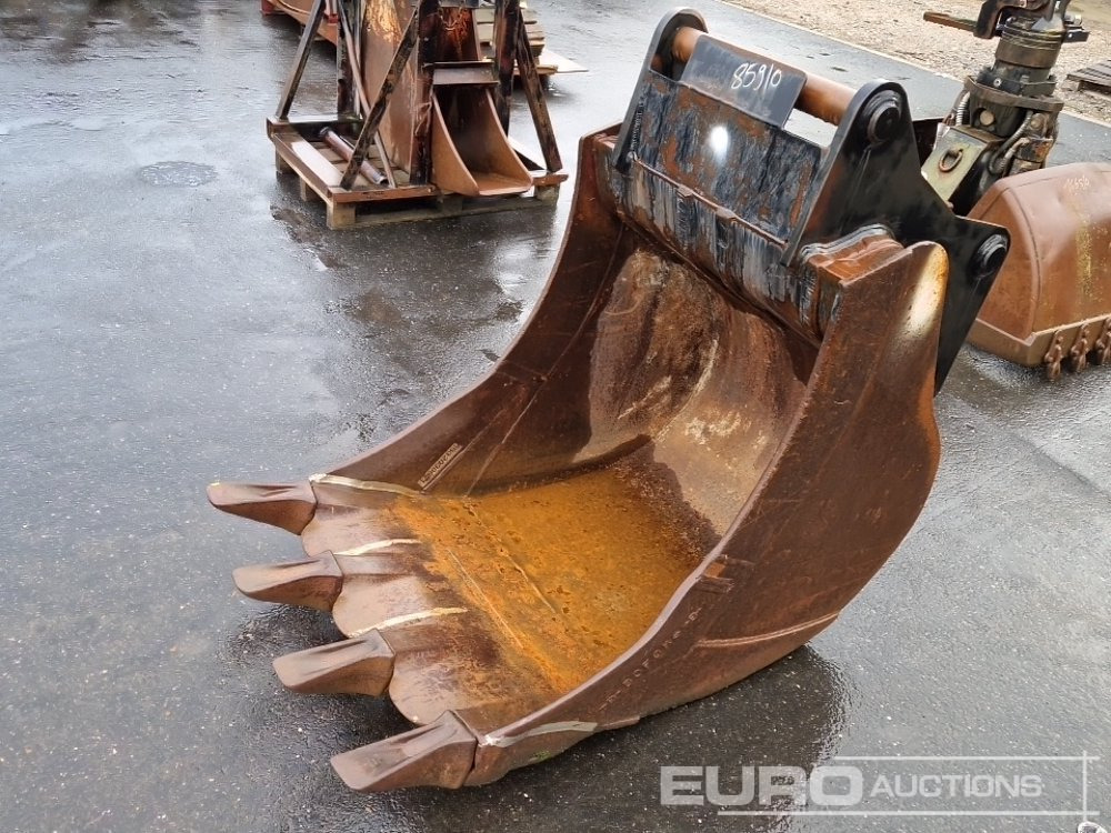 34" Digging Bucket to suit OilQuick OQ70/55 - Godet: photos 1 34" Digging Bucket to suit OilQuick OQ70/55 - Godet: photos 1