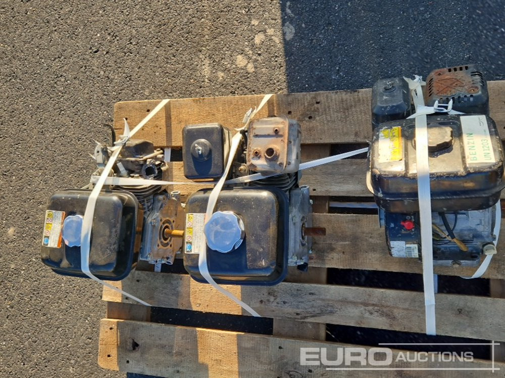 Petrol Engine (3 of) - Moteur: photos 5 Petrol Engine (3 of) - Moteur: photos 5