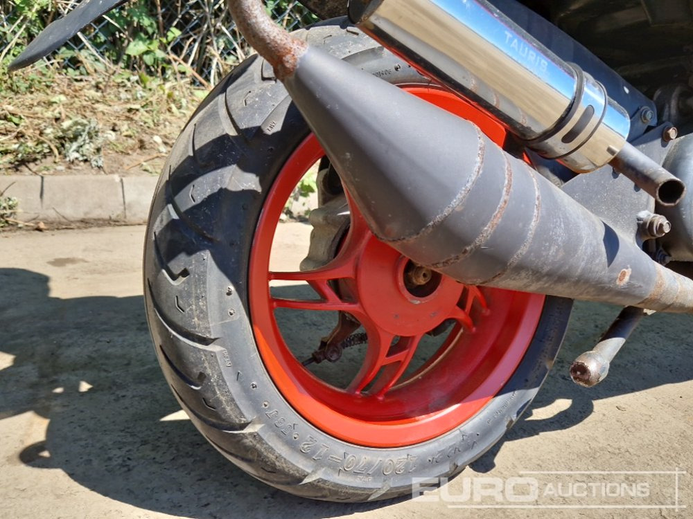 Motocyclette Tauris 49ccm Scooter: photos 8