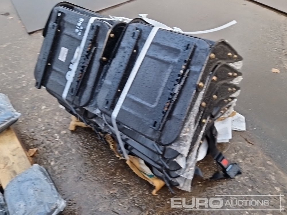 Unused 2025 Equipment Seats (10 of) - Équipement de garage: photos 1 Unused 2025 Equipment Seats (10 of) - Équipement de garage: photos 1