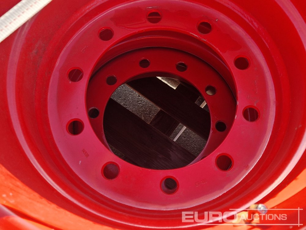 Unused BTK 16.0/70-20 (400/70-20) Tyres on Rims (2 of) - Pneu: photos 5 Unused BTK 16.0/70-20 (400/70-20) Tyres on Rims (2 of) - Pneu: photos 5