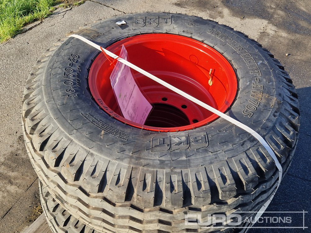 Unused BTK 16.0/70-20 (400/70-20) Tyres on Rims (2 of) - Pneu: photos 4 Unused BTK 16.0/70-20 (400/70-20) Tyres on Rims (2 of) - Pneu: photos 4