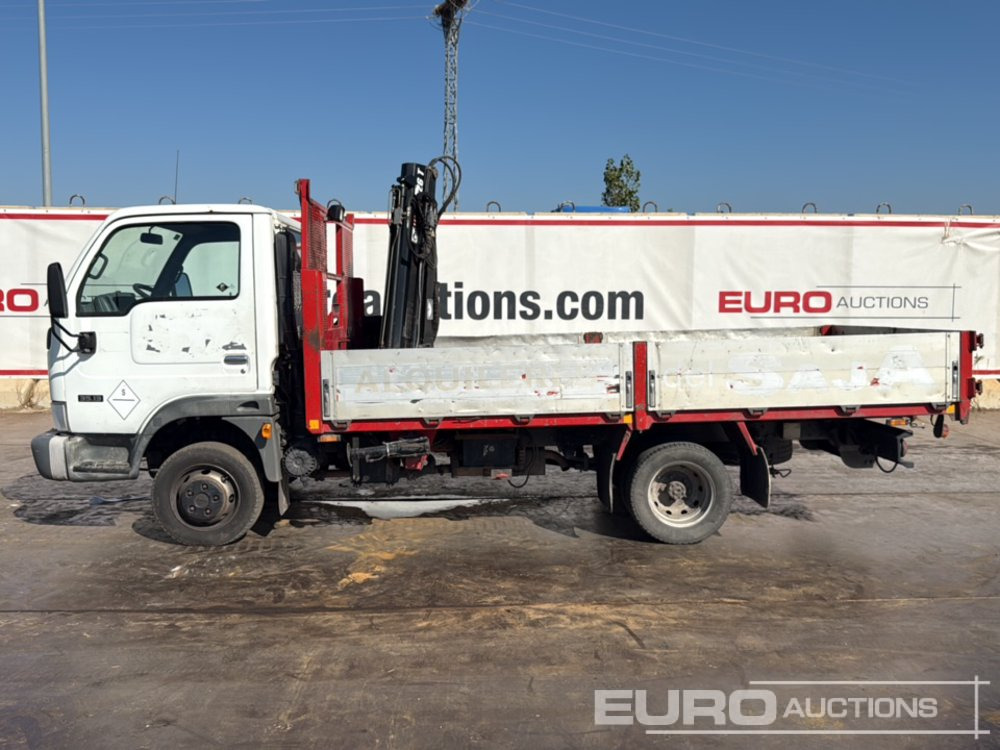 2004 Nissan Cabstar - Camion plateau: photos 2 2004 Nissan Cabstar - Camion plateau: photos 2