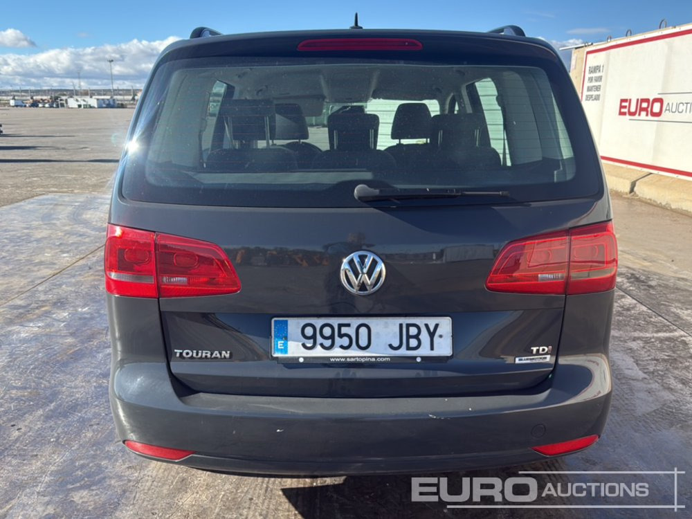 2014 Volkswagen Touran - Voiture: photos 4 2014 Volkswagen Touran - Voiture: photos 4