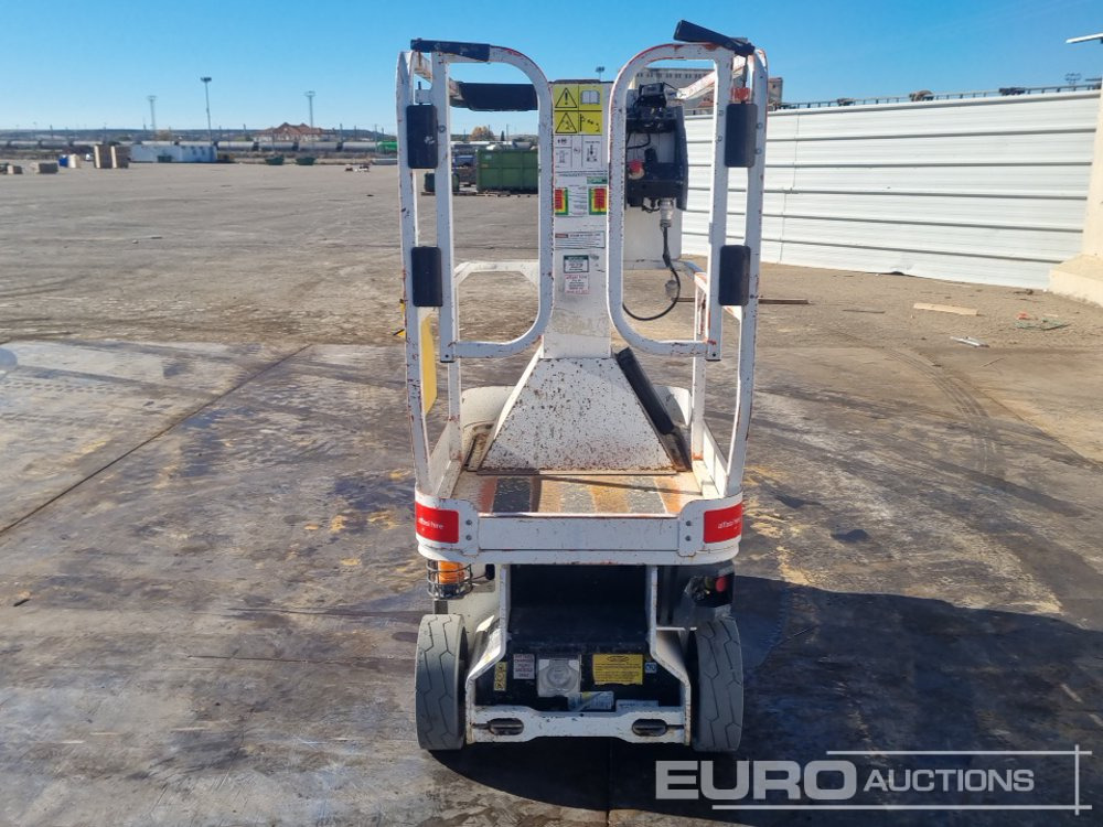 2015 JLG 1230ES - Nacelle: photos 4 2015 JLG 1230ES - Nacelle: photos 4