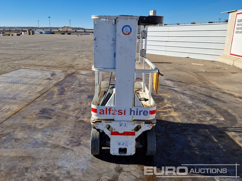 2015 JLG 1230ES - Nacelle: photos 4 2015 JLG 1230ES - Nacelle: photos 4