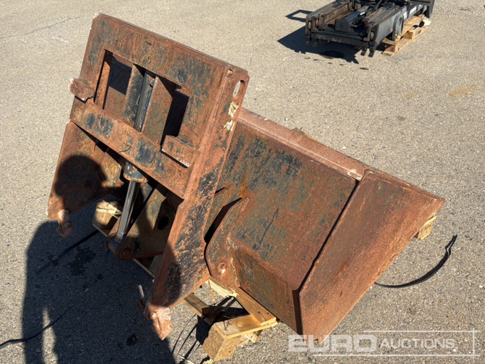 55" Cleaning Bucket to suit Forklift FEN 3-4-5 - Godet: photos 4 55" Cleaning Bucket to suit Forklift FEN 3-4-5 - Godet: photos 4