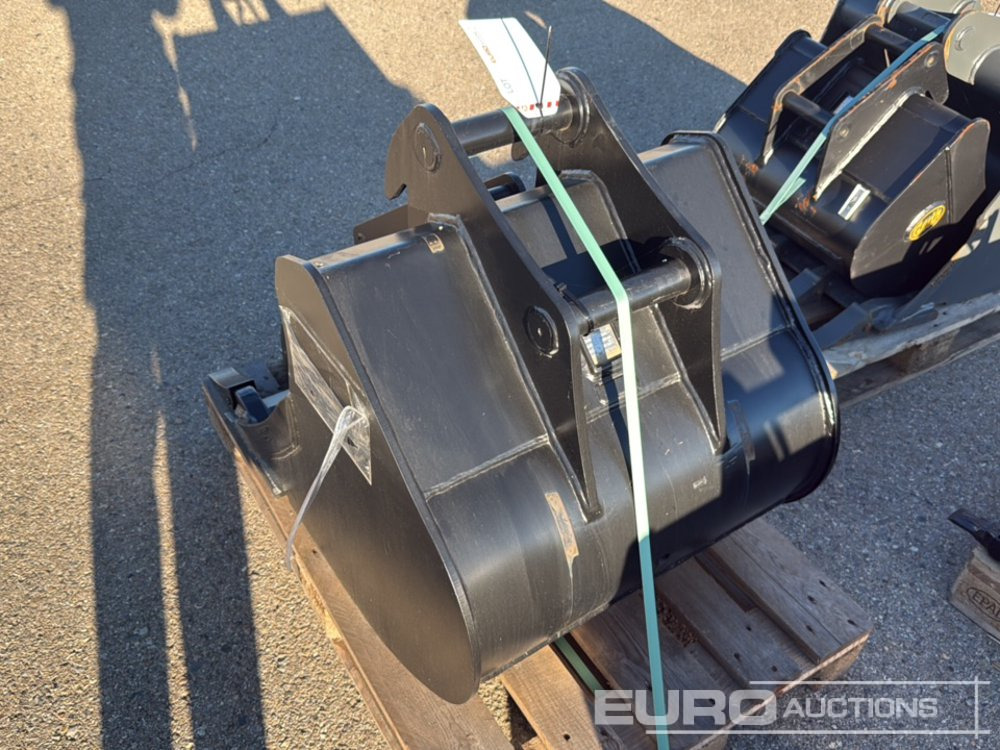 Geith Digging Bucket H04-0600 to suit QR40 (S/N 1091322), Bucket LGT000BA40750SV to suit 6-10 Ton Excavator (S/N 1163396) - Godet: photos 3 Geith Digging Bucket H04-0600 to suit QR40 (S/N 1091322), Bucket LGT000BA40750SV to suit 6-10 Ton Excavator (S/N 1163396) - Godet: photos 3