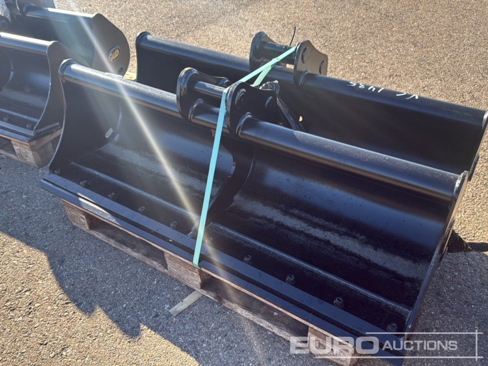 Geith Ditching Bucket G04R-1400-4588 to suit MCR922 (S/Ns 1163051, 1163052) (2 of) - Godet: photos 2 Geith Ditching Bucket G04R-1400-4588 to suit MCR922 (S/Ns 1163051, 1163052) (2 of) - Godet: photos 2