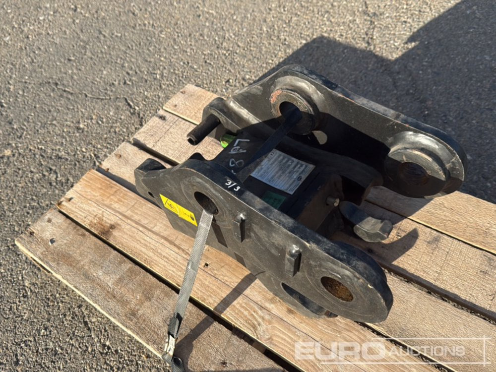 Geith Manual Coupler 35mm Pin to suit 3.5 Ton Excavator / Enganche Rápido de 35mm Pasador para Excavadora de 3.5 Ton - Attache rapide: photos 4 Geith Manual Coupler 35mm Pin to suit 3.5 Ton Excavator / Enganche Rápido de 35mm Pasador para Excavadora de 3.5 Ton - Attache rapide: photos 4