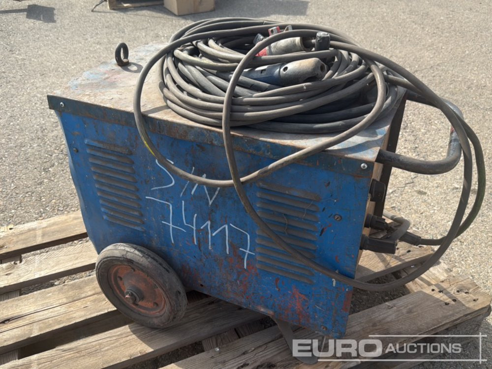 Mig Welding Machine 220-230 Volts - Matériel de chantier: photos 1 Mig Welding Machine 220-230 Volts - Matériel de chantier: photos 1