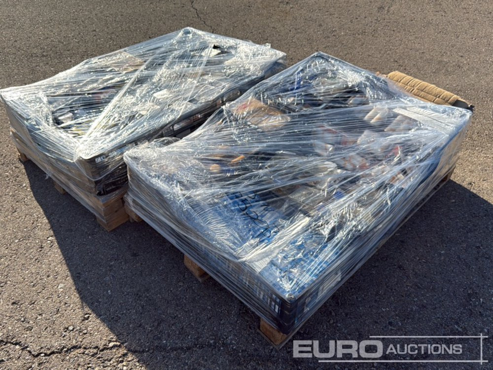 Pallet of Paint Rollers, Bolts, Colier-Clip pour tube - Matériel de chantier: photos 2 Pallet of Paint Rollers, Bolts, Colier-Clip pour tube - Matériel de chantier: photos 2