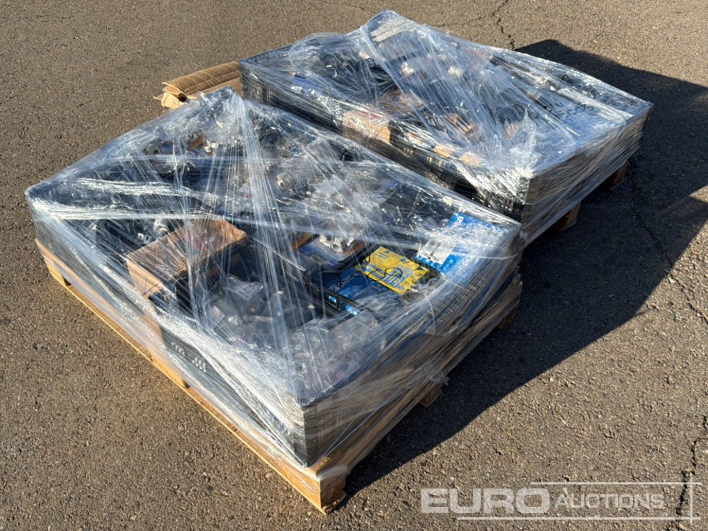 Pallet of Paint Rollers, Bolts, Colier-Clip pour tube - Matériel de chantier: photos 1 Pallet of Paint Rollers, Bolts, Colier-Clip pour tube - Matériel de chantier: photos 1