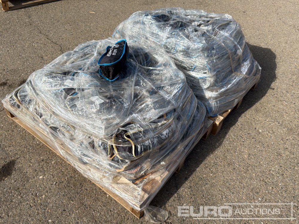 Pallet of Various Folding Camping Chair (2 of), Portable Ligth (2 of) - Matériel de chantier: photos 4 Pallet of Various Folding Camping Chair (2 of), Portable Ligth (2 of) - Matériel de chantier: photos 4