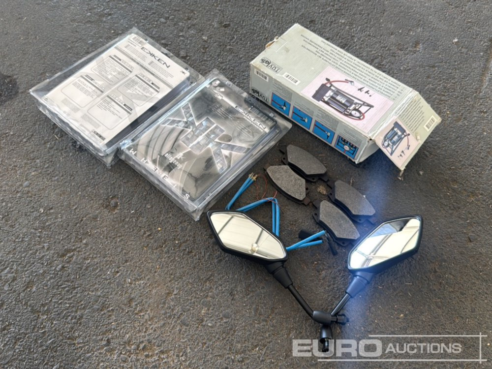 Set of Foot Pump, Brake Pads, Adjusting Taper Bolts (2 of), Motorbike Mirror - Matériel de chantier: photos 2 Set of Foot Pump, Brake Pads, Adjusting Taper Bolts (2 of), Motorbike Mirror - Matériel de chantier: photos 2