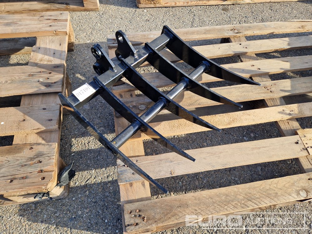 Unused 2025 Captok Rake to suit 1-2 Excavator / Rastrillo para Excavadora 1-2 Toneladas - Godet: photos 1 Unused 2025 Captok Rake to suit 1-2 Excavator / Rastrillo para Excavadora 1-2 Toneladas - Godet: photos 1
