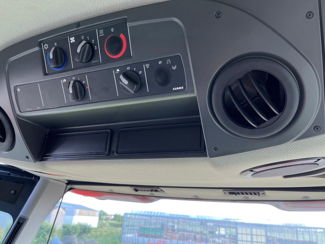 CLAAS Avero 240 - Moissonneuse-batteuse: photos 4 CLAAS Avero 240 - Moissonneuse-batteuse: photos 4