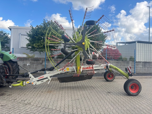 Claas Liner 2700 - Faneuse: photos 1 Claas Liner 2700 - Faneuse: photos 1
