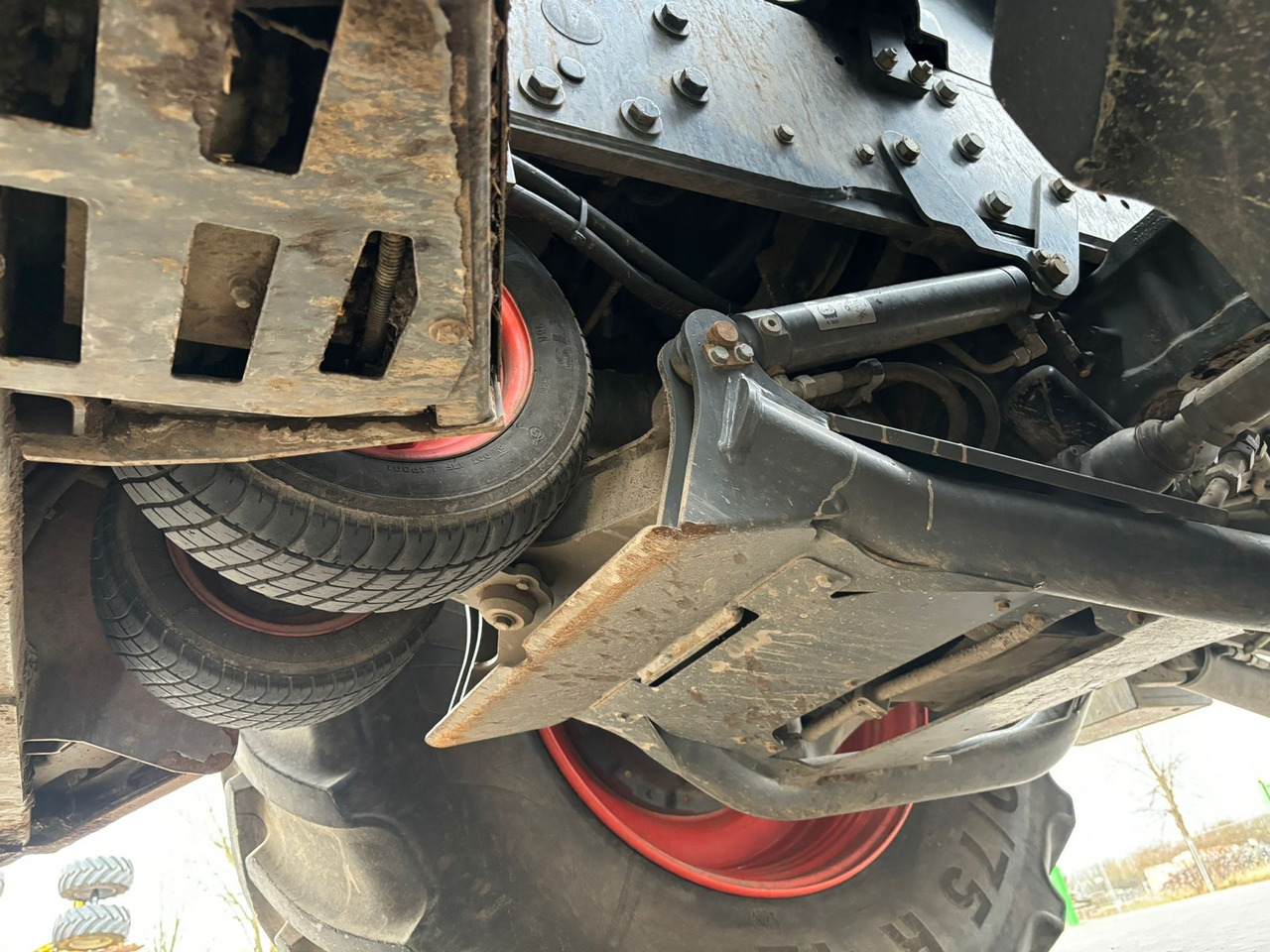 Claas Xerion 4200 Trac - Tracteur agricole: photos 3 Claas Xerion 4200 Trac - Tracteur agricole: photos 3