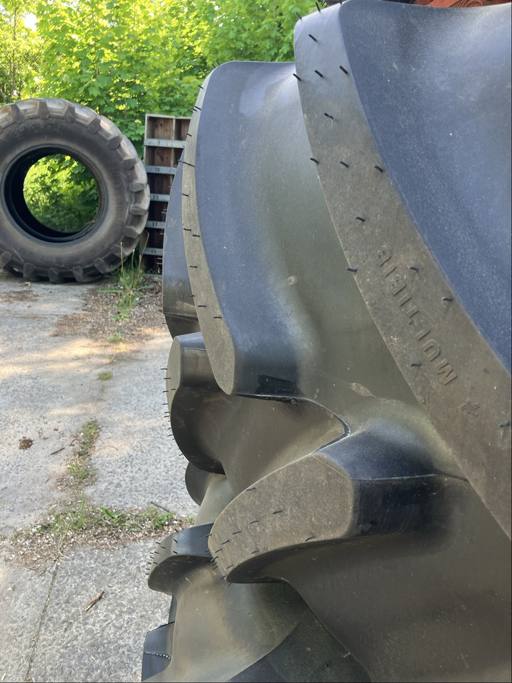 Fendt 650/65R42 u. 540/65R30 MI - Pneus et jantes: photos 4 Fendt 650/65R42 u. 540/65R30 MI - Pneus et jantes: photos 4