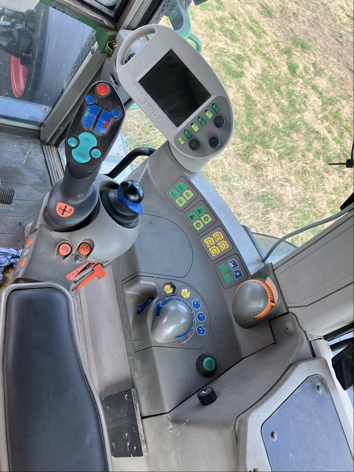 Tracteur agricole Fendt 718 Com3 Vario TMS: photos 13 Tracteur agricole Fendt 718 Com3 Vario TMS: photos 13