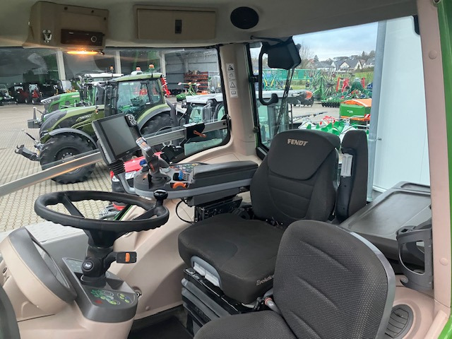 Fendt 826 Vario S4 Profi - Tracteur agricole: photos 3 Fendt 826 Vario S4 Profi - Tracteur agricole: photos 3