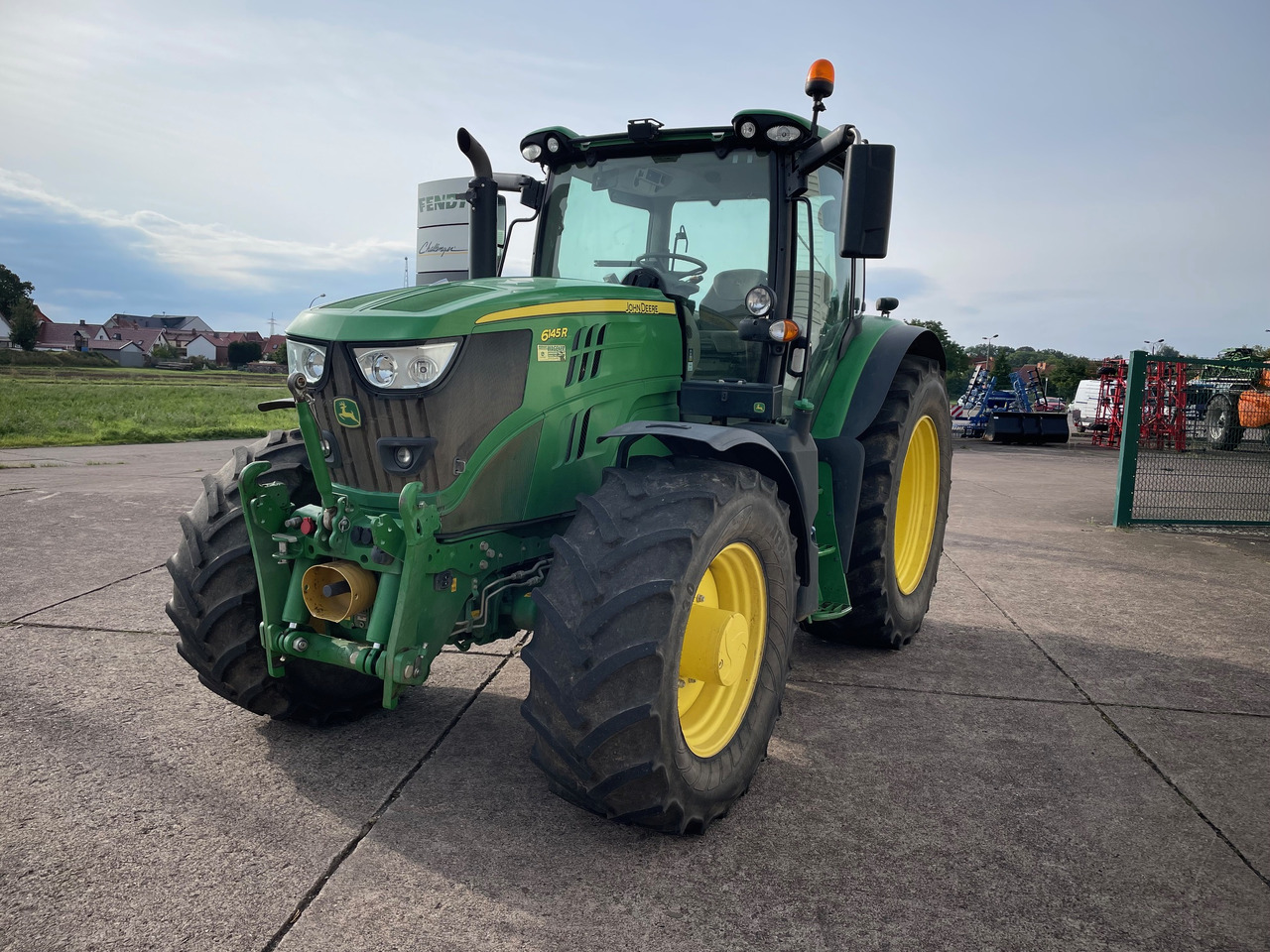John Deere 6145R - Tracteur agricole: photos 1 John Deere 6145R - Tracteur agricole: photos 1